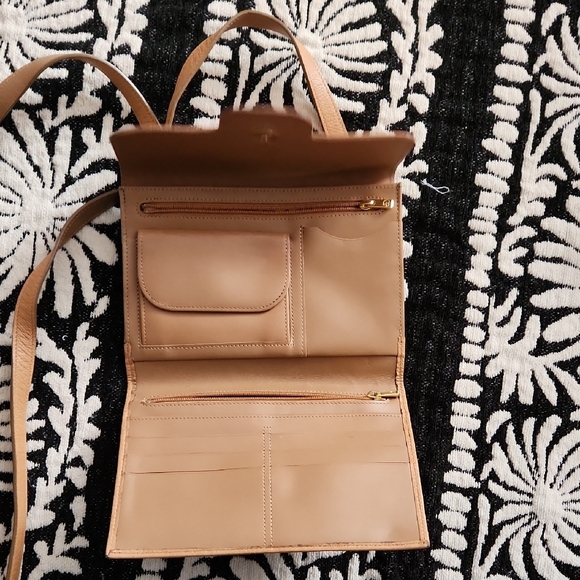 Longchamp Tan Leather Crossbody with Gold-Tone Clasp - Picture 4 of 5